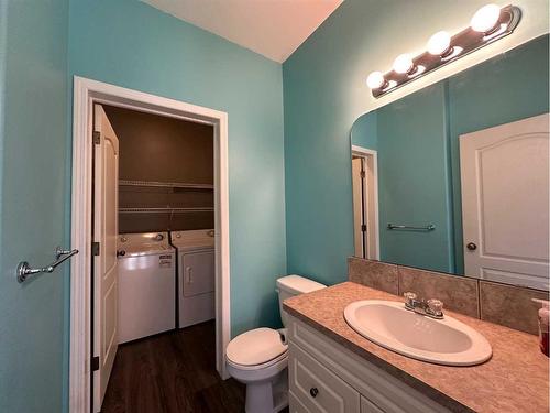 1-5011 55 Avenue, Ponoka, AB - Indoor Photo Showing Bathroom