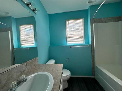 1-5011 55 Avenue, Ponoka, AB - Indoor Photo Showing Bathroom