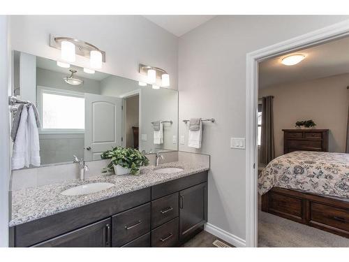 2 Traynor Close, Red Deer, AB - Indoor Photo Showing Bathroom