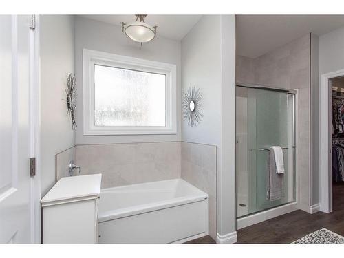 2 Traynor Close, Red Deer, AB - Indoor Photo Showing Bathroom