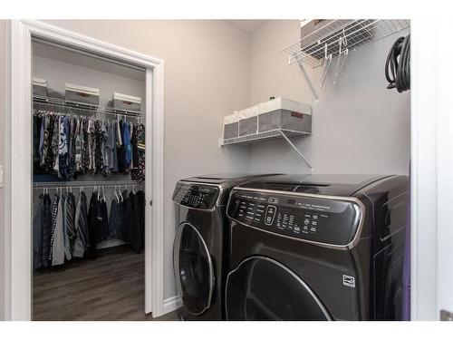 2 Traynor Close, Red Deer, AB - Indoor Photo Showing Laundry Room