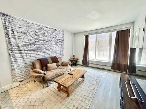 110-11025 Jasper Avenue, Edmonton, AB - Indoor Photo Showing Living Room