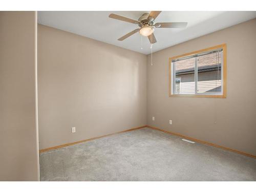 95 Dubois Crescent, Red Deer, AB - Indoor Photo Showing Other Room