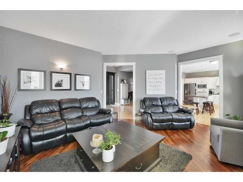 9 Ashmore Close, Red Deer, AB - Indoor Photo Showing Living Room