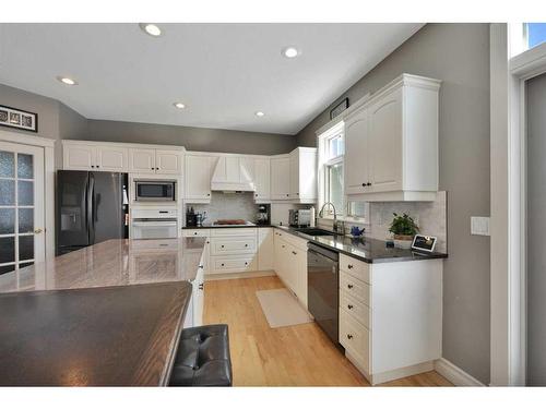 9 Ashmore Close, Red Deer, AB - Indoor Photo Showing Kitchen