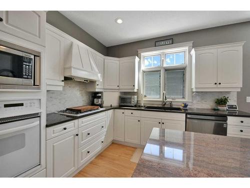 9 Ashmore Close, Red Deer, AB - Indoor Photo Showing Kitchen