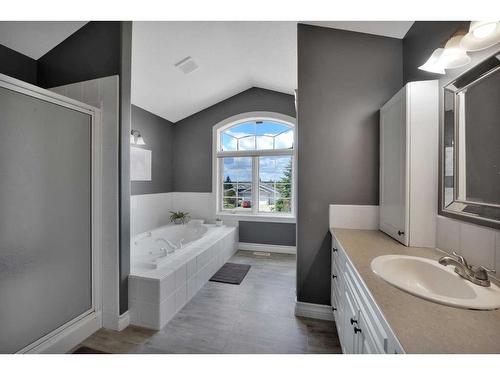 9 Ashmore Close, Red Deer, AB - Indoor Photo Showing Bathroom