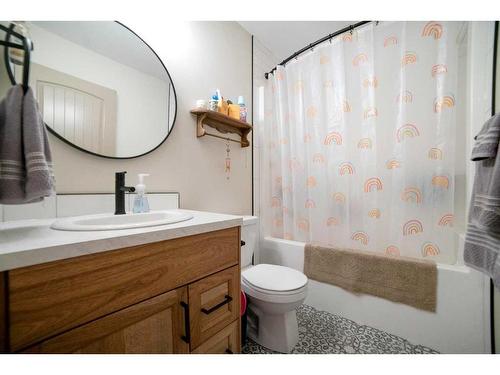 4116 50 Street, Stettler, AB - Indoor Photo Showing Bathroom