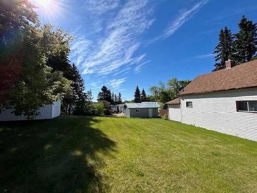 5215 54Th Ave, Bashaw, AB - Outdoor