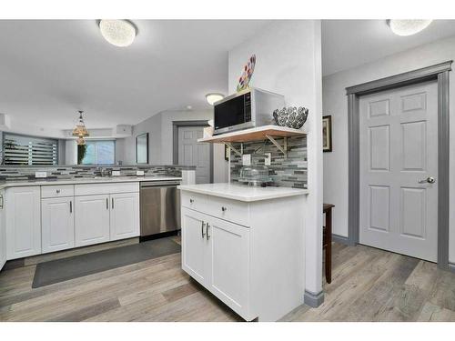 L01-6118 53 Avenue, Red Deer, AB - Indoor Photo Showing Kitchen