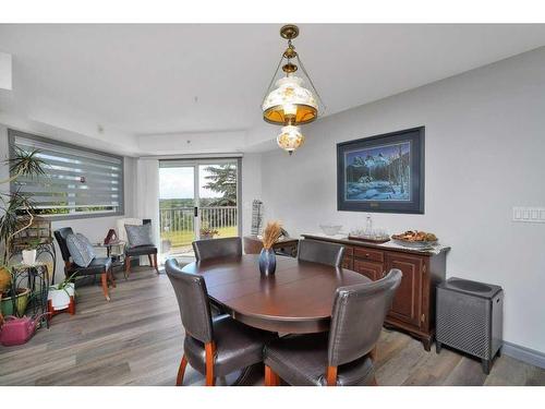 L01-6118 53 Avenue, Red Deer, AB - Indoor Photo Showing Dining Room