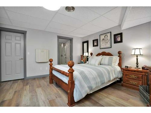 L01-6118 53 Avenue, Red Deer, AB - Indoor Photo Showing Bedroom