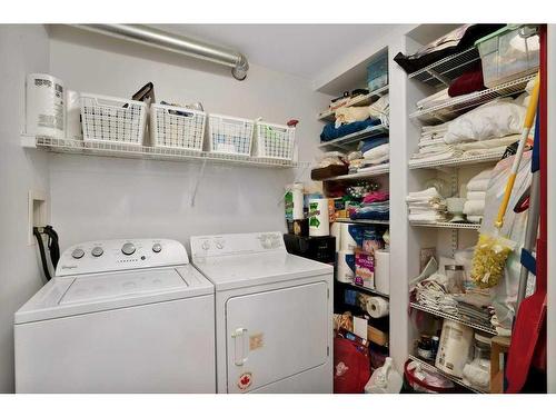 L01-6118 53 Avenue, Red Deer, AB - Indoor Photo Showing Laundry Room