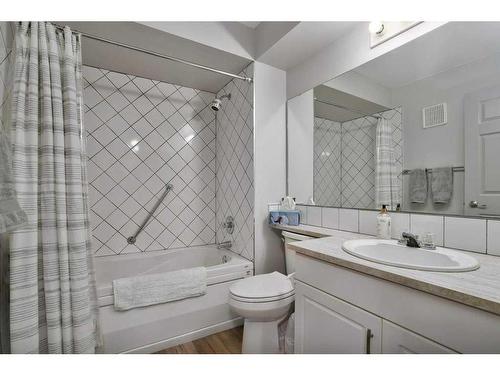 L01-6118 53 Avenue, Red Deer, AB - Indoor Photo Showing Bathroom