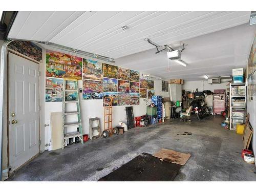 L01-6118 53 Avenue, Red Deer, AB - Indoor Photo Showing Garage