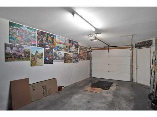 L01-6118 53 Avenue, Red Deer, AB - Indoor Photo Showing Garage