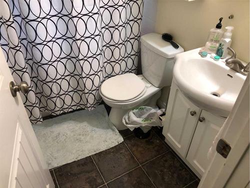 3950 52 Avenue, Red Deer, AB - Indoor Photo Showing Bathroom