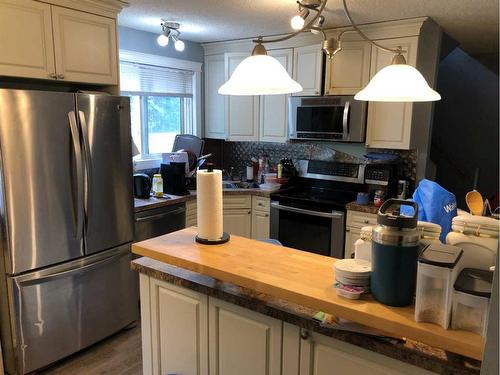 3950 52 Avenue, Red Deer, AB - Indoor Photo Showing Kitchen