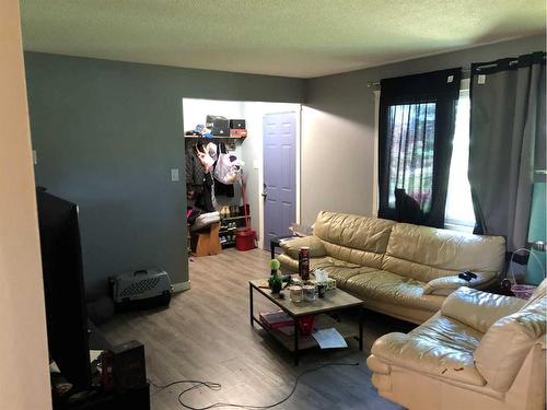 3950 52 Avenue, Red Deer, AB - Indoor Photo Showing Living Room