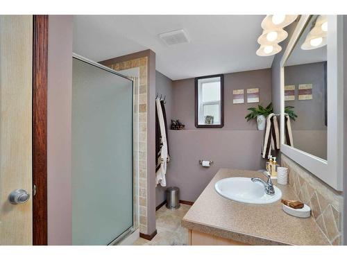 105 Dempsey Street, Red Deer, AB - Indoor Photo Showing Bathroom