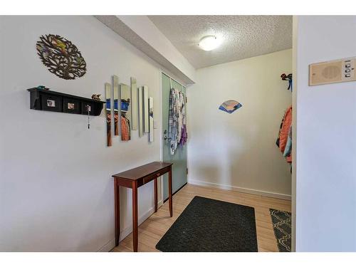 101-4814 46 Street, Red Deer, AB - Indoor Photo Showing Other Room