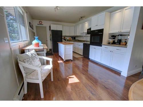 66 College Park Drive, Red Deer, AB - Indoor Photo Showing Kitchen