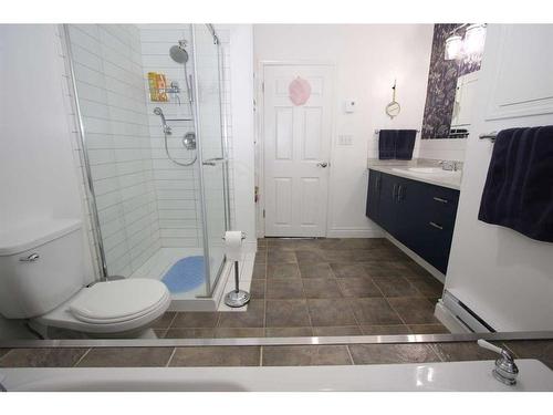 66 College Park Drive, Red Deer, AB - Indoor Photo Showing Bathroom