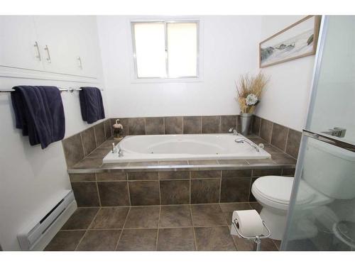 66 College Park Drive, Red Deer, AB - Indoor Photo Showing Bathroom