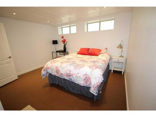 66 College Park Drive, Red Deer, AB - Indoor Photo Showing Bedroom