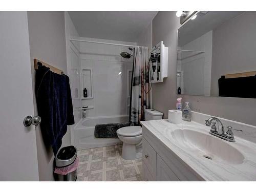 19 George Crescent, Red Deer, AB - Indoor Photo Showing Bathroom