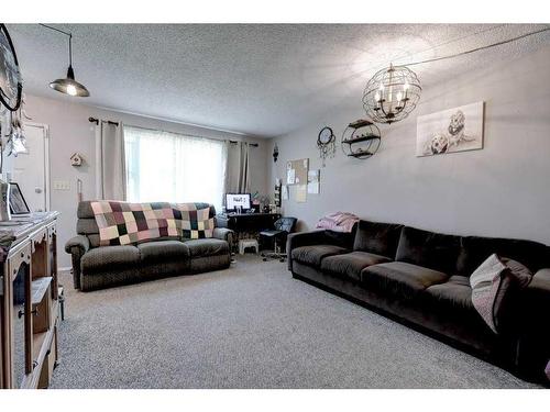 19 George Crescent, Red Deer, AB - Indoor Photo Showing Living Room