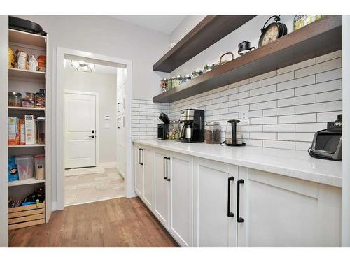 10 Sweetgrass Place, Sylvan Lake, AB - Indoor Photo Showing Kitchen