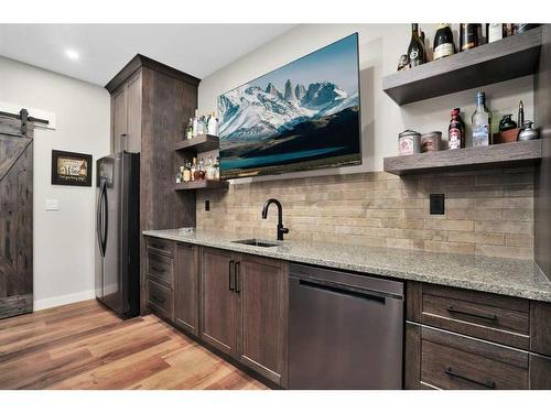 10 Sweetgrass Place, Sylvan Lake, AB - Indoor Photo Showing Kitchen