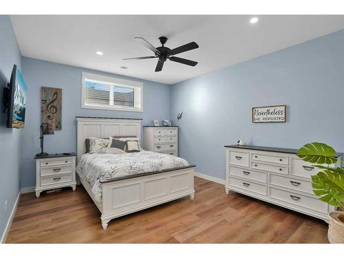 10 Sweetgrass Place, Sylvan Lake, AB - Indoor Photo Showing Bedroom