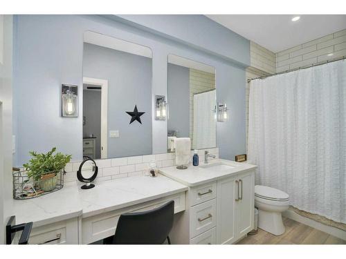 10 Sweetgrass Place, Sylvan Lake, AB - Indoor Photo Showing Bathroom