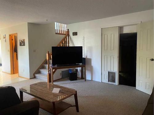 5018 Alexander Avenue, Coronation, AB - Indoor Photo Showing Living Room