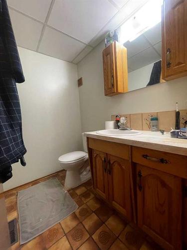 5018 Alexander Avenue, Coronation, AB - Indoor Photo Showing Bathroom