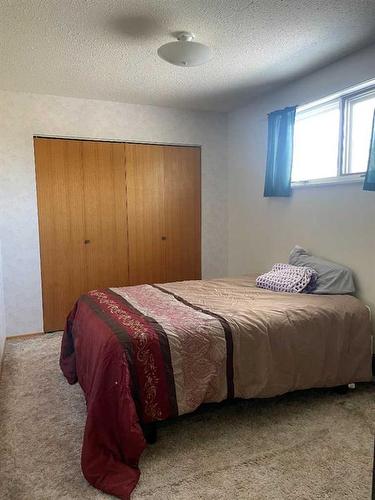 5018 Alexander Avenue, Coronation, AB - Indoor Photo Showing Bedroom