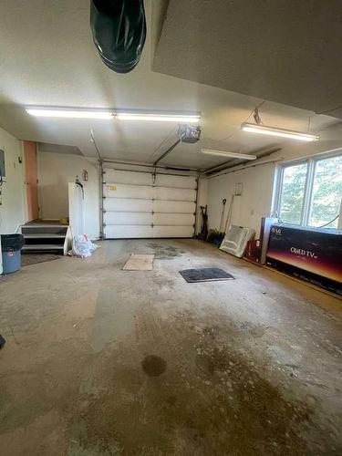 5018 Alexander Avenue, Coronation, AB - Indoor Photo Showing Garage