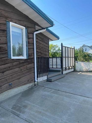 5018 Alexander Avenue, Coronation, AB - Outdoor With Exterior