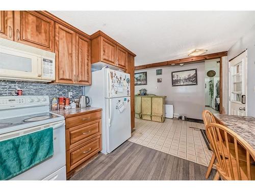 4623 48 Street, Sylvan Lake, AB - Indoor Photo Showing Kitchen