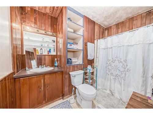 4623 48 Street, Sylvan Lake, AB - Indoor Photo Showing Bathroom
