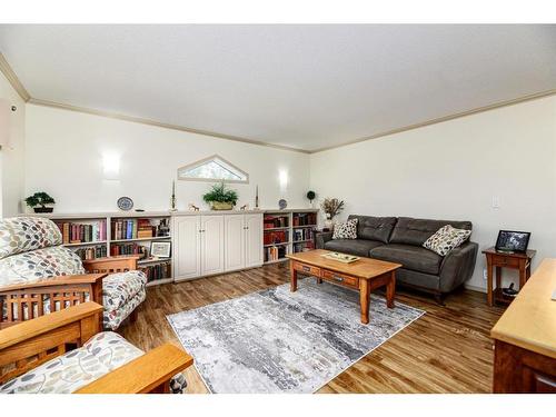 184 28342 Township Road 384, Rural Red Deer County, AB - Indoor Photo Showing Living Room