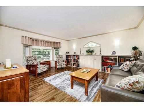 184 28342 Township Road 384, Rural Red Deer County, AB - Indoor Photo Showing Living Room