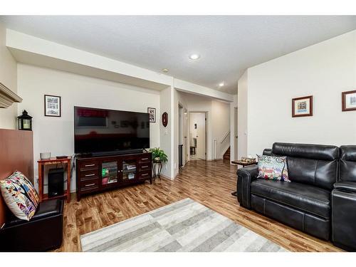 184 28342 Township Road 384, Rural Red Deer County, AB - Indoor Photo Showing Living Room