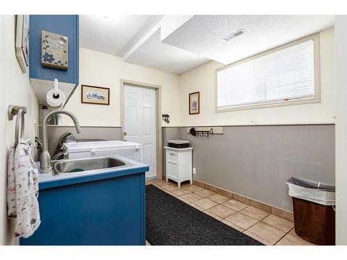 184 28342 Township Road 384, Rural Red Deer County, AB - Indoor Photo Showing Laundry Room