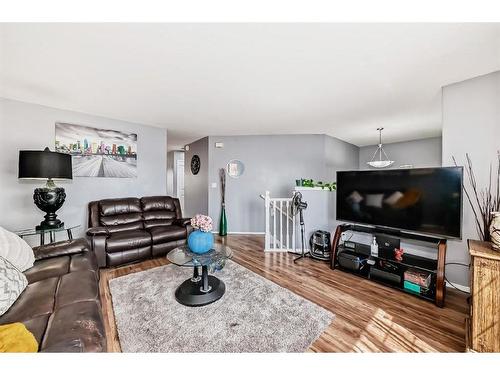 143 Lanterman Close, Red Deer, AB - Indoor Photo Showing Living Room