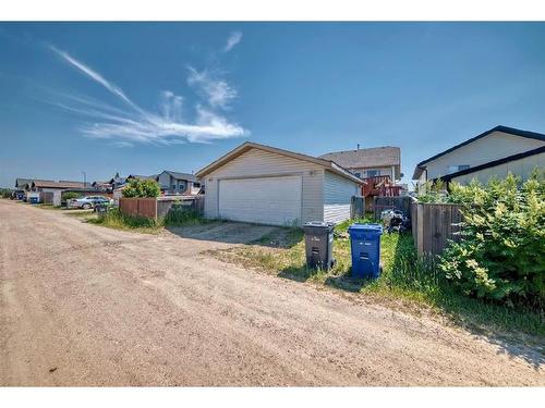 143 Lanterman Close, Red Deer, AB - Outdoor