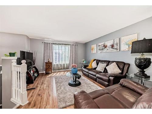 143 Lanterman Close, Red Deer, AB - Indoor Photo Showing Living Room