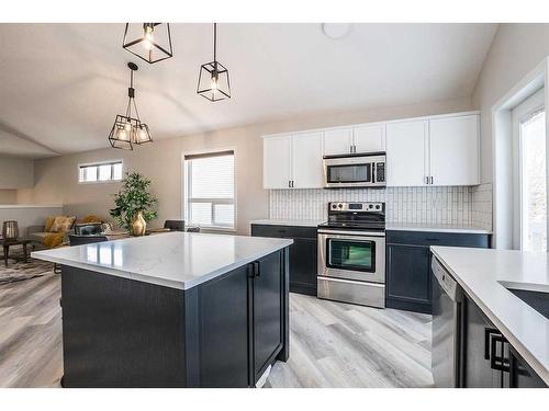 28 Vincent Close, Red Deer, AB - Indoor Photo Showing Kitchen With Upgraded Kitchen